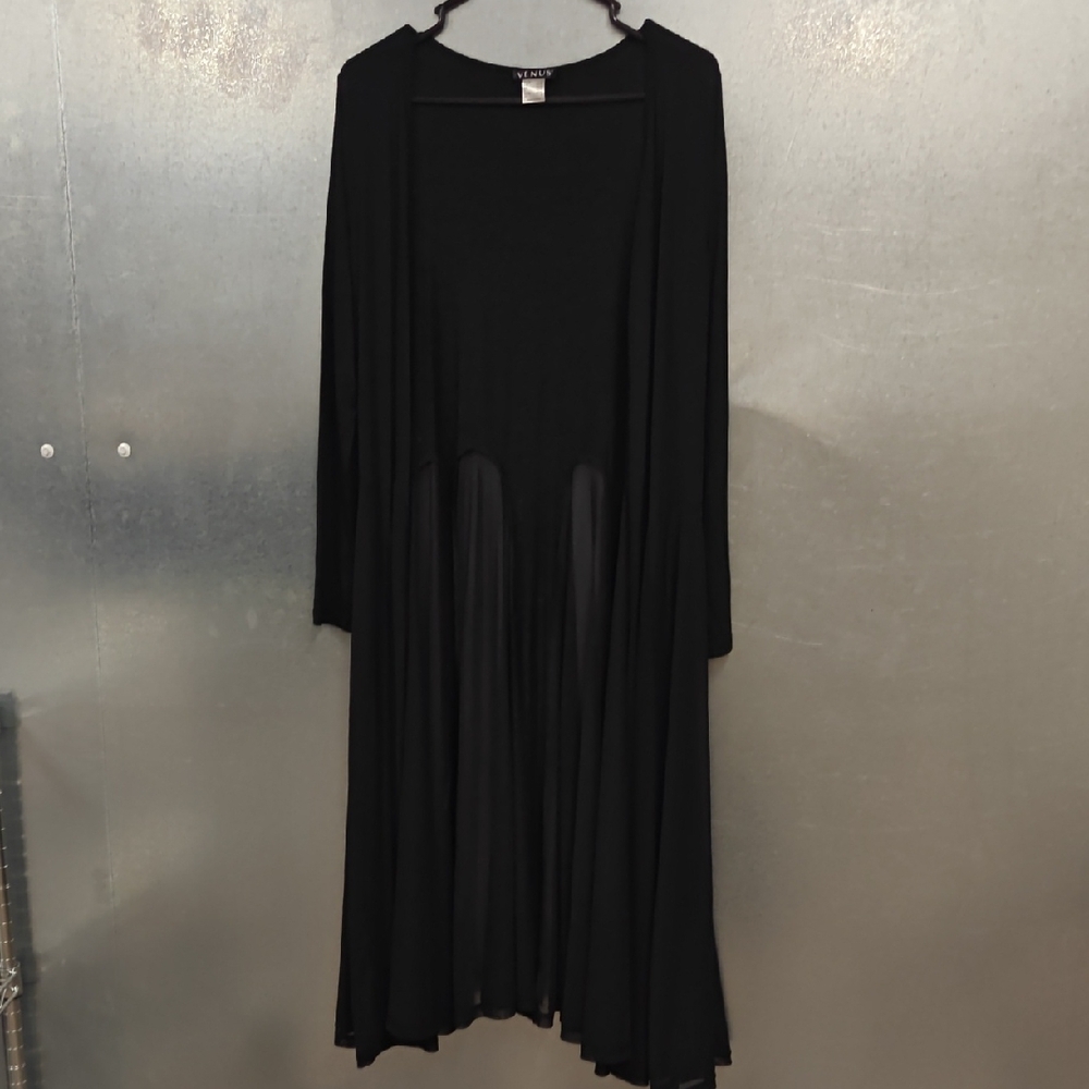 VENUS Classic Black Top